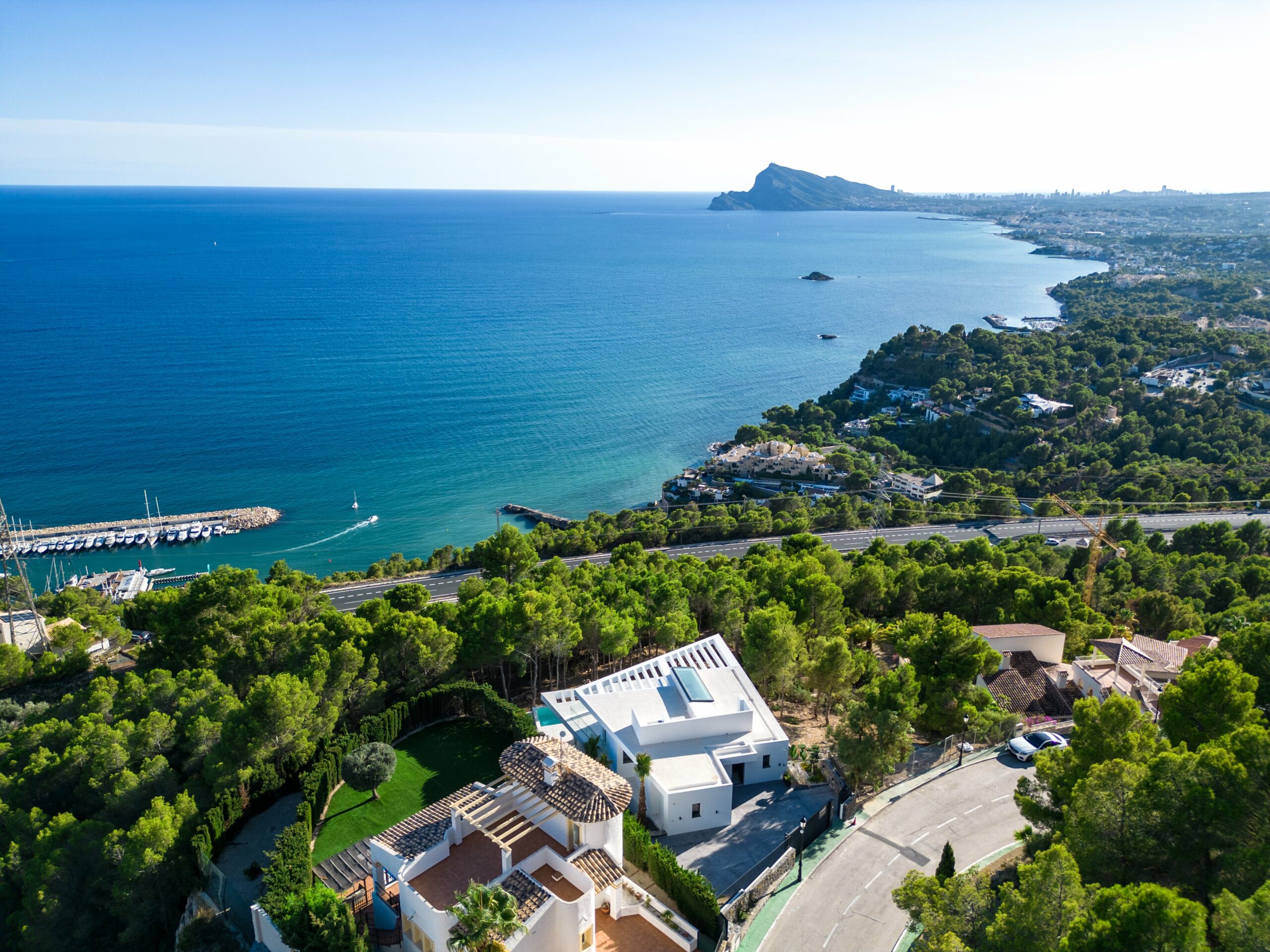 Ventajas de poseer una villa de lujo en la Costa Blanca