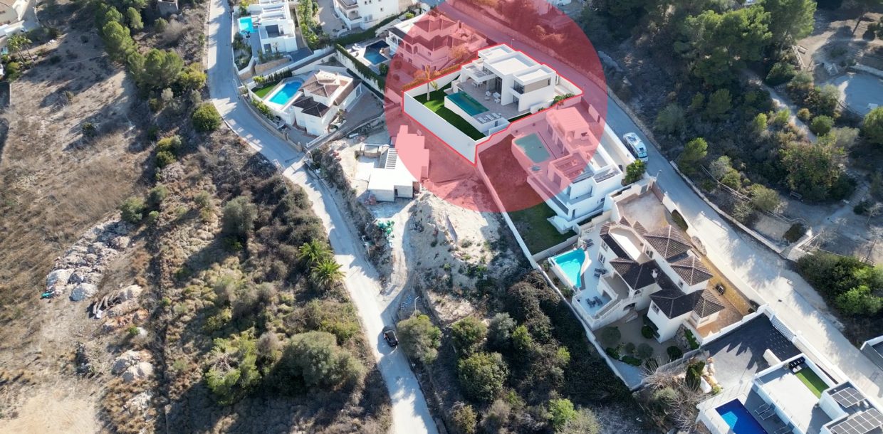 Under-construction two-story house near Moraira, featuring three bedrooms, two bathrooms, and stunning panoramic views, ideal for families and vacations in a popular Spanish region.